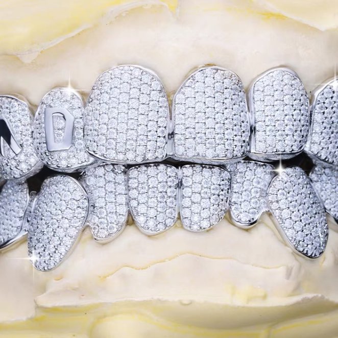 Custom letter moissanite grillz Closeup